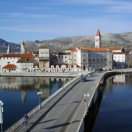 Livia بيت ضيافة 3*