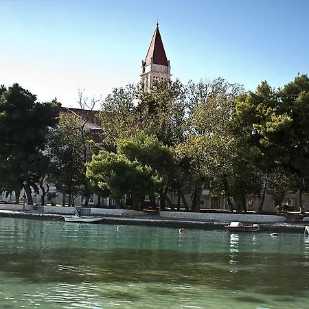 Livia Πανσιόν 3*